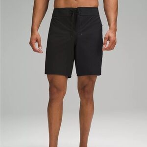 Lululemon Men’s Current State Black Tie Front Zip Pockets Board Short 9”. Size30